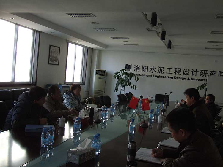 新疆三寶實(shí)業(yè)集團(tuán)項(xiàng)目部杜永紅部長(zhǎng)2015年1月20日來我院洽談工程合作